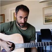 Aprende a tocar y cantar tus canciones favoritas con guitarra acústica, clásica o eléctrica